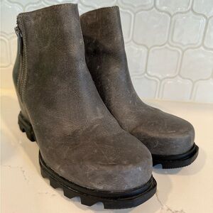 Sorel Joan of Arctic Waterproof Wedge II Zip Bootie Size 9. EUC
